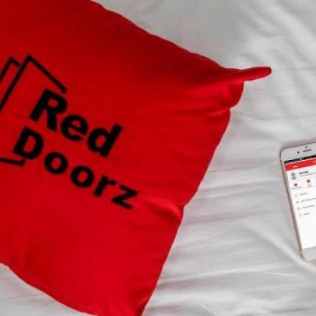 Reddoorz Premium Near Sleman City Hall Yogyakarta Exterior photo