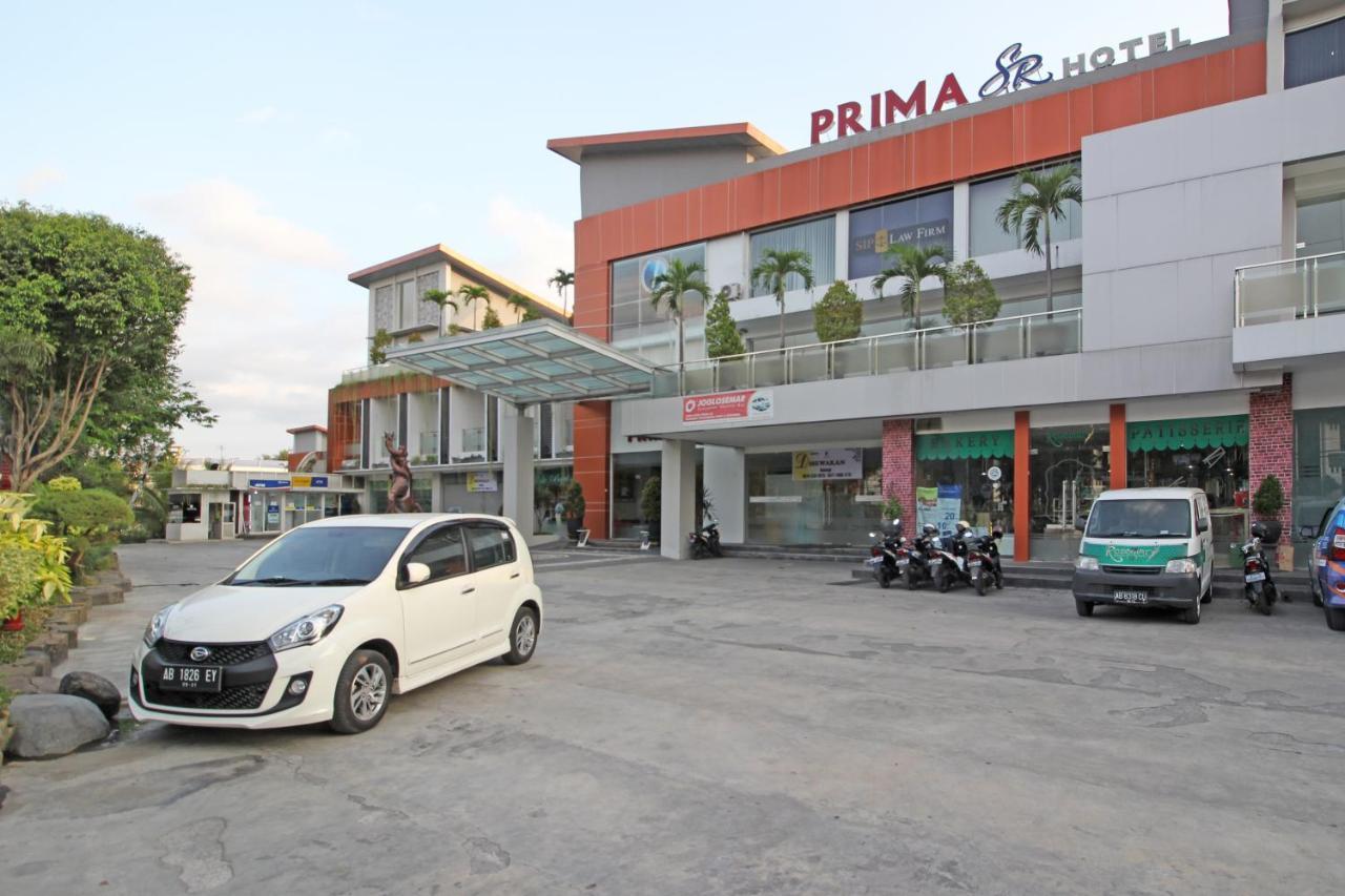 Reddoorz Premium Near Sleman City Hall Yogyakarta Exterior photo