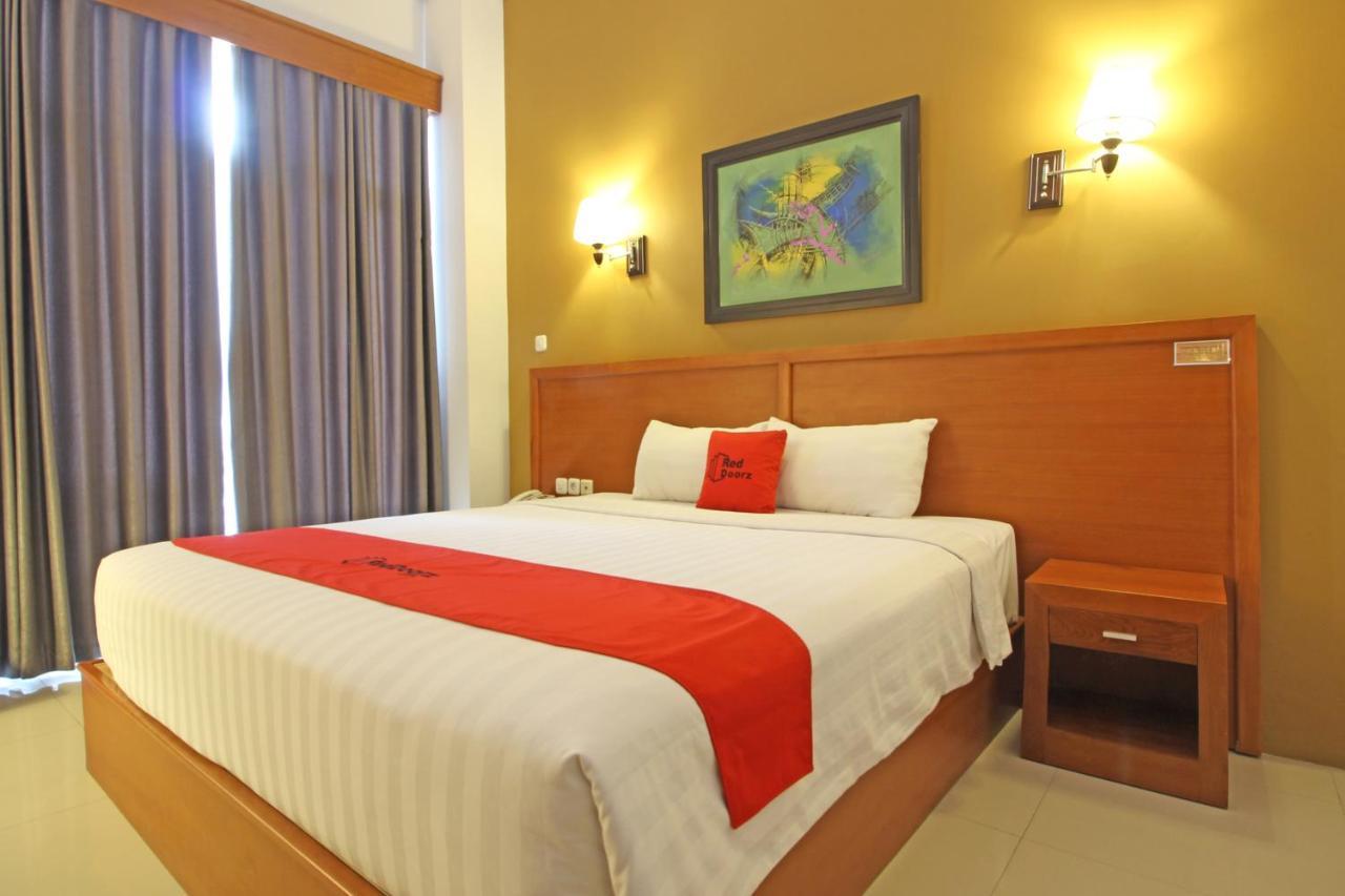 Reddoorz Premium Near Sleman City Hall Yogyakarta Exterior photo